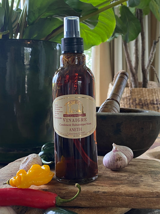 Witte balsamicoazijn met dille